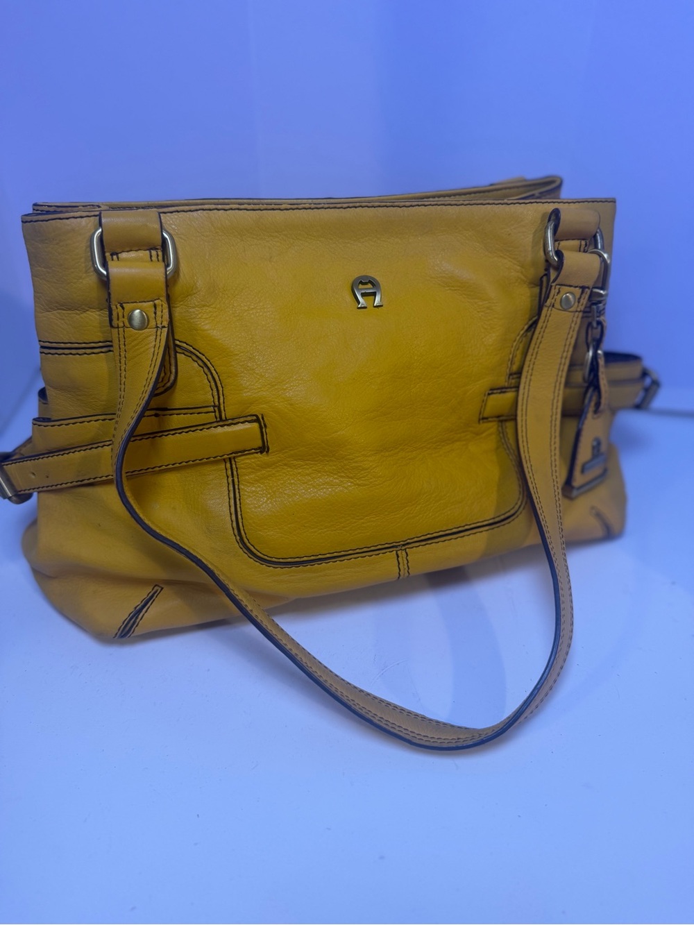 Vintage Etienne Aigner Mustard Yellow Leather Shoulder Bag with Aigner Hardware - Picture 11 of 11